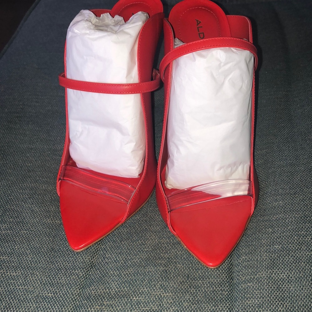 Beautiful brand new sandals